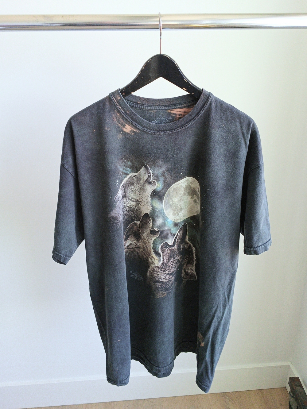 VTG 2007 The Mountain Three Wolf Moon Shirt XL Distressed Bleach Fade Graphic